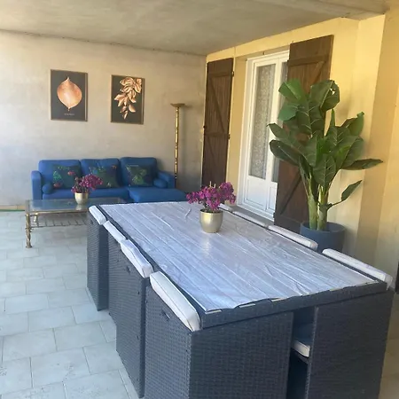 וילה Spacious House With Private Pool לאוולאנה