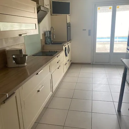וילה Spacious House With Private Pool לאוולאנה