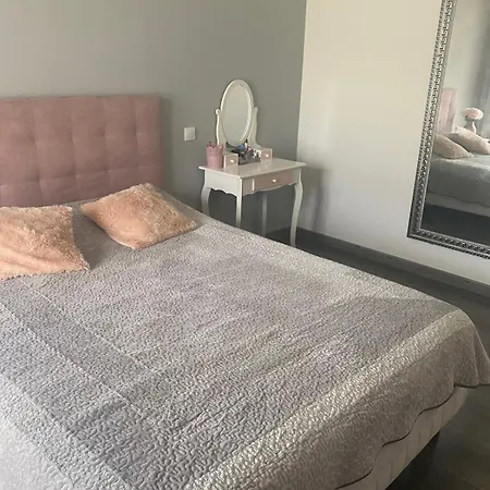 Spacious House With Private Pool וילה לאוולאנה